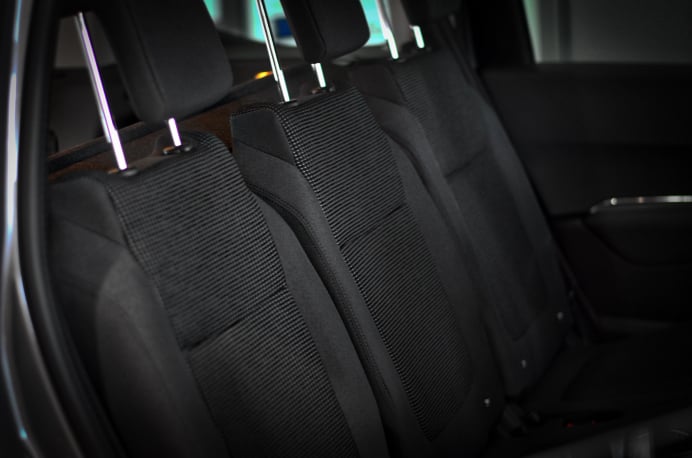 Ozonbehandlung zur Geruchsbeseitigung im Auto